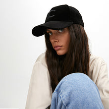 Cargar imagen en el visor de la galería, Gorra LC
