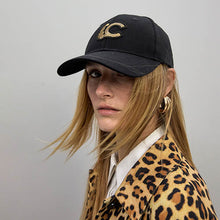 Cargar imagen en el visor de la galería, Gorra Lola Casademunt
