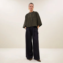 Cargar imagen en el visor de la galería, JESS BLOUSE KAKI
